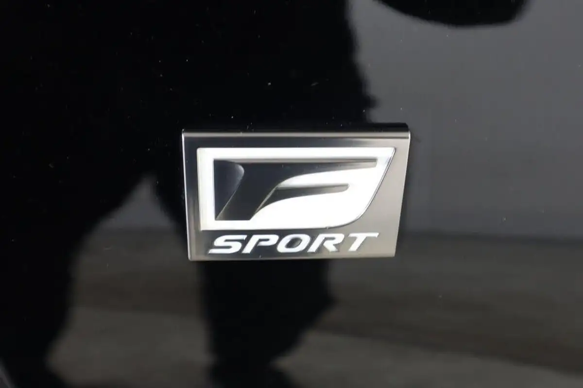 2019-lexus-es-300h-25-f-sport-big-34