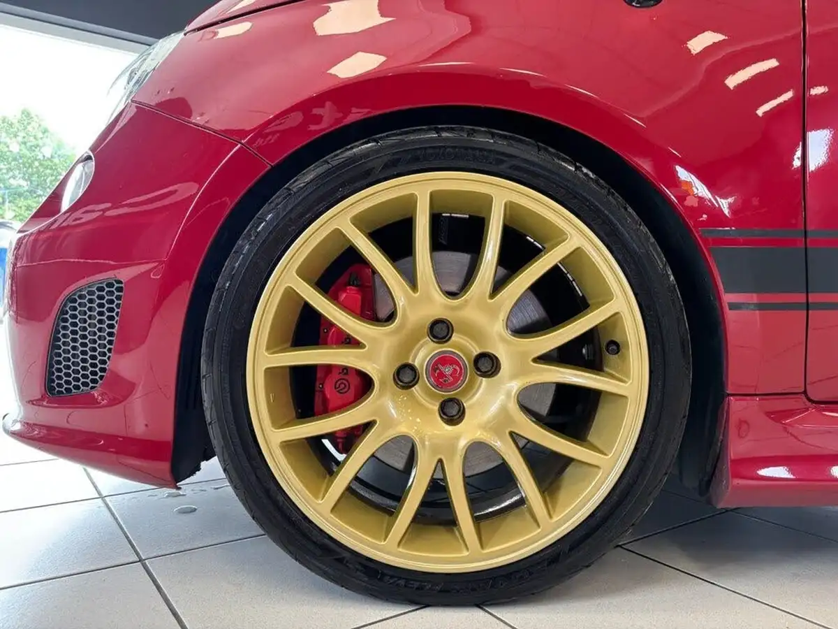 2015-abarth-500-14-tjet-595-competizione-big-18