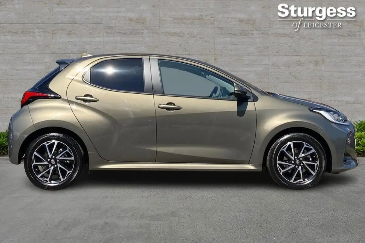 2024-toyota-yaris-15-vvt-i-design-big-7
