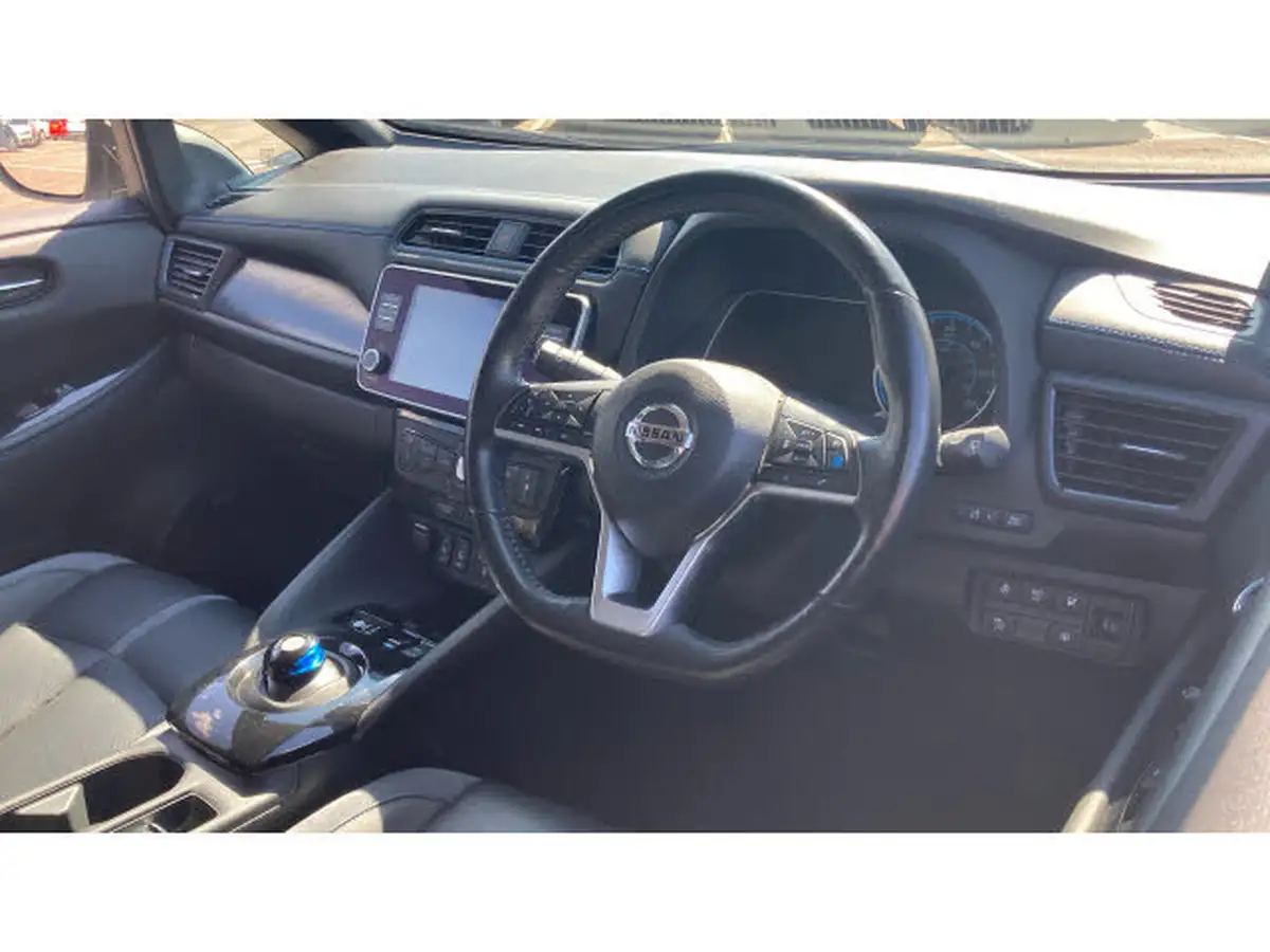 2020-nissan-leaf-e-tekna-big-10