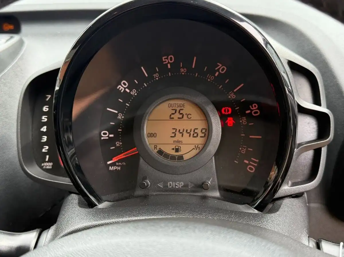 2014-toyota-aygo-10-vvt-i-x-clusiv-5d-big-36