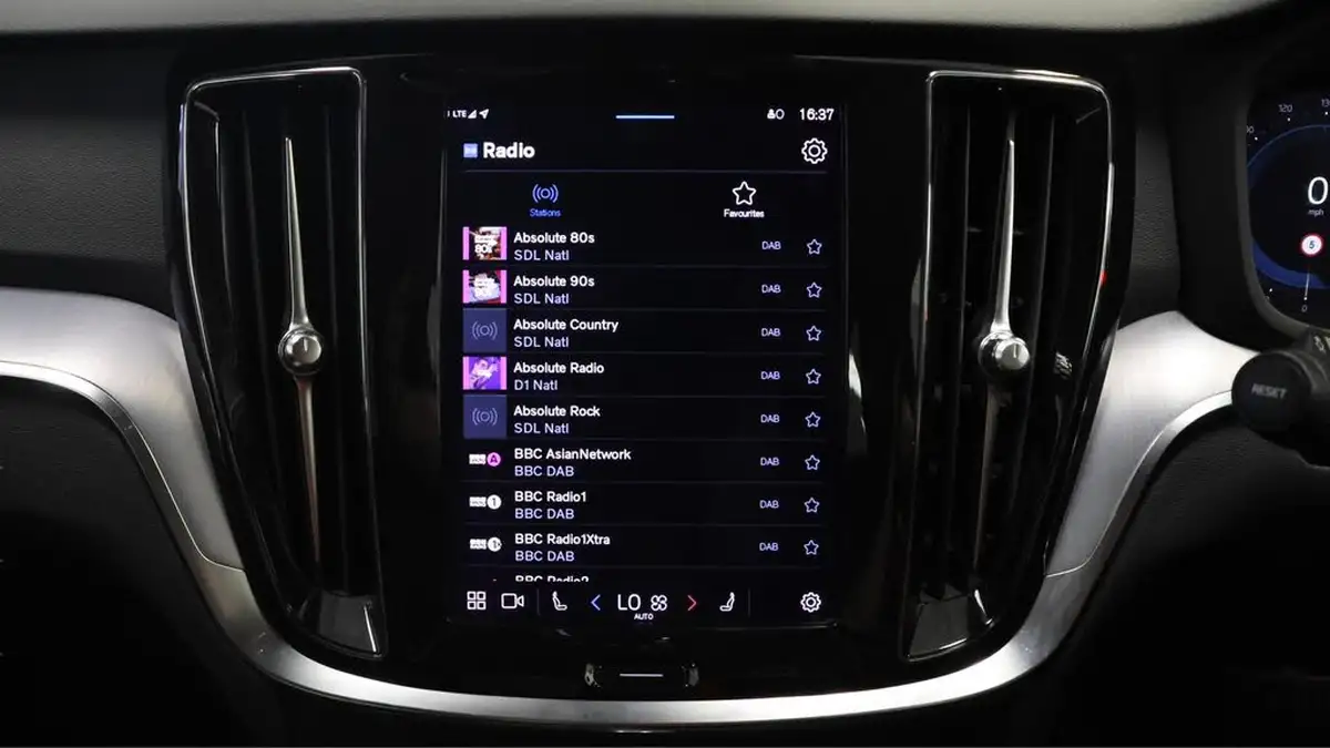 2023-volvo-v60-20-b3-core-big-11