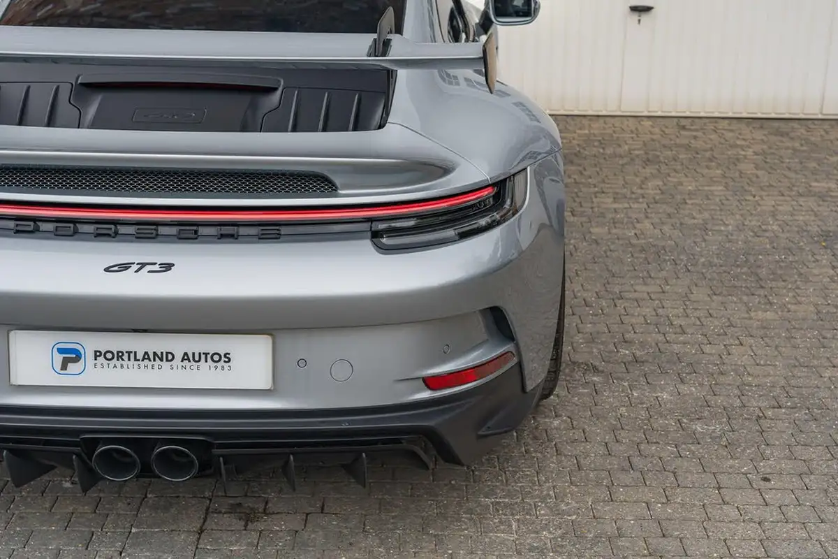 2021-porsche-911-40-gt3-rwd-big-23