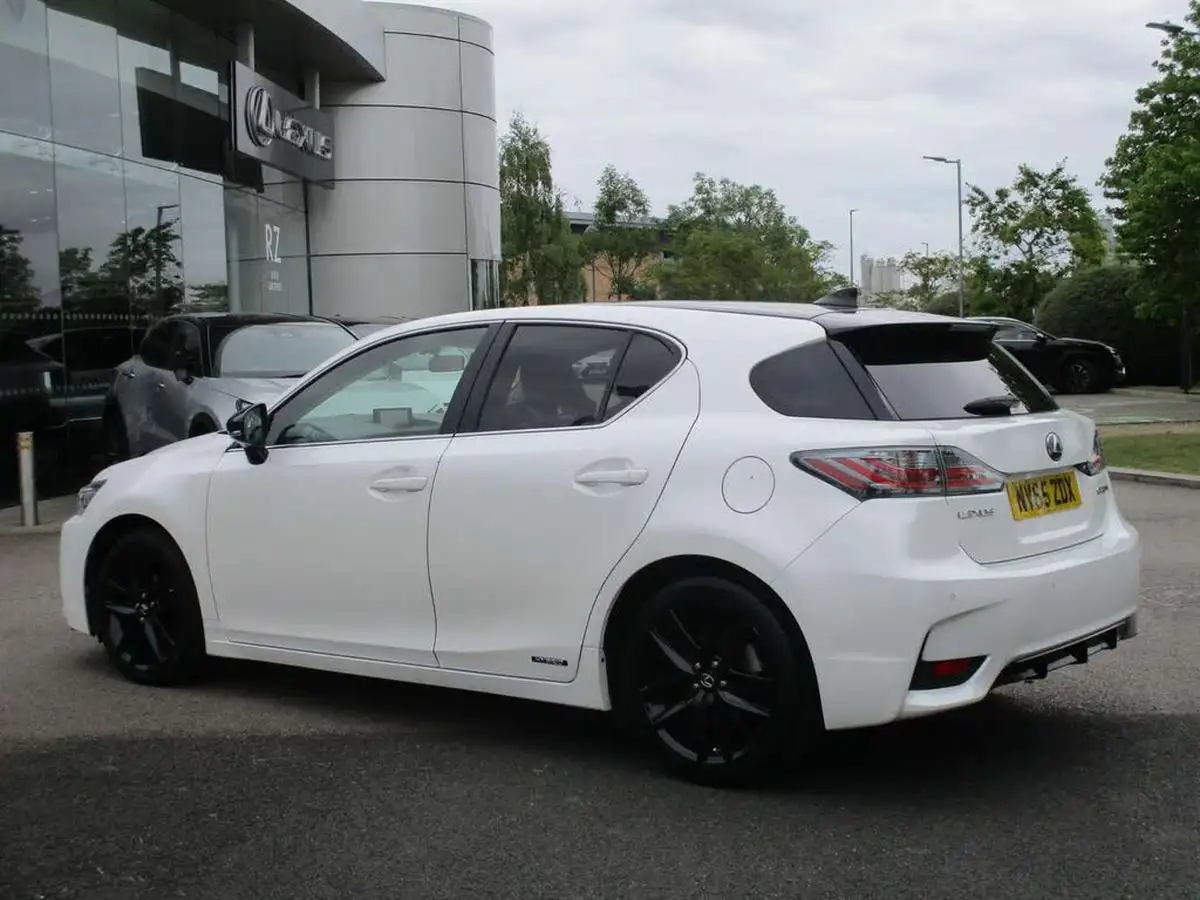 2015-lexus-ct-200h-18-sport-big-8