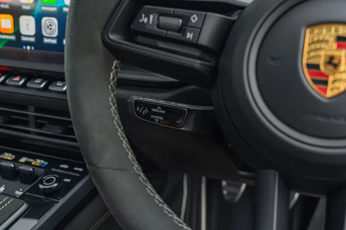 2021-porsche-911-40-gt3-rwd-big-47