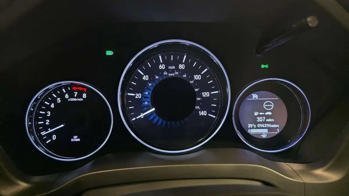 2016-honda-hr-v-15-i-vtec-se-navi-big-36