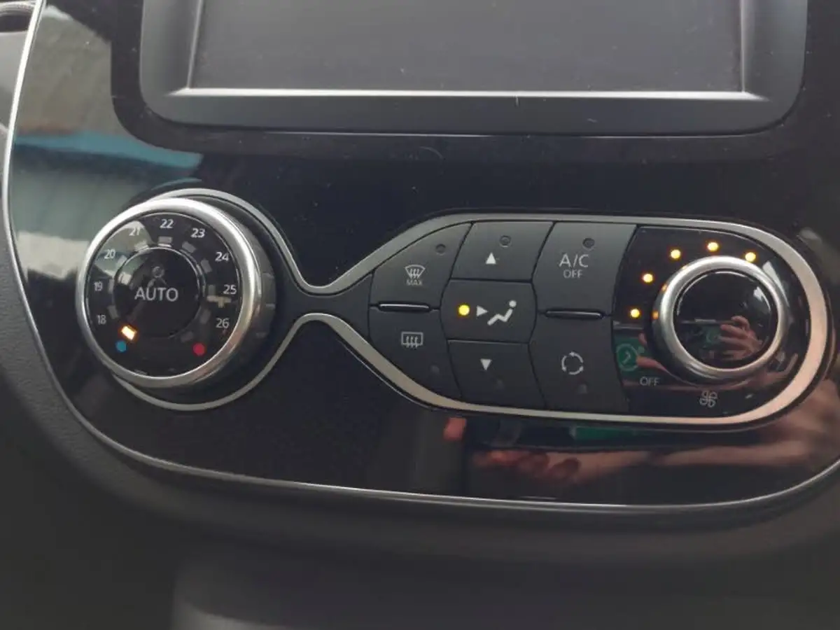 2018-renault-captur-09-tce-dynamique-s-nav-big-17