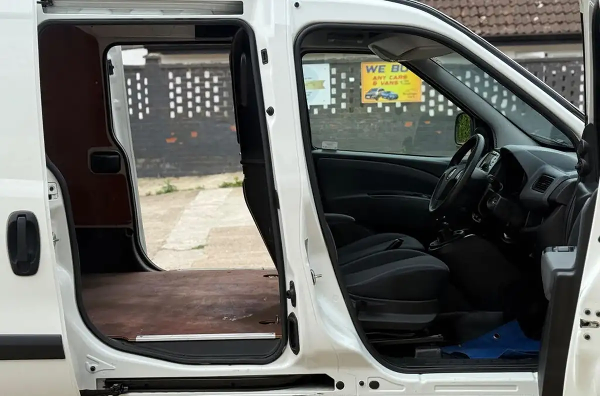 2021-fiat-doblo-cargo-16td-l2h1-maxi-tecnico-120bhpeu6dt-panel-van-big-17