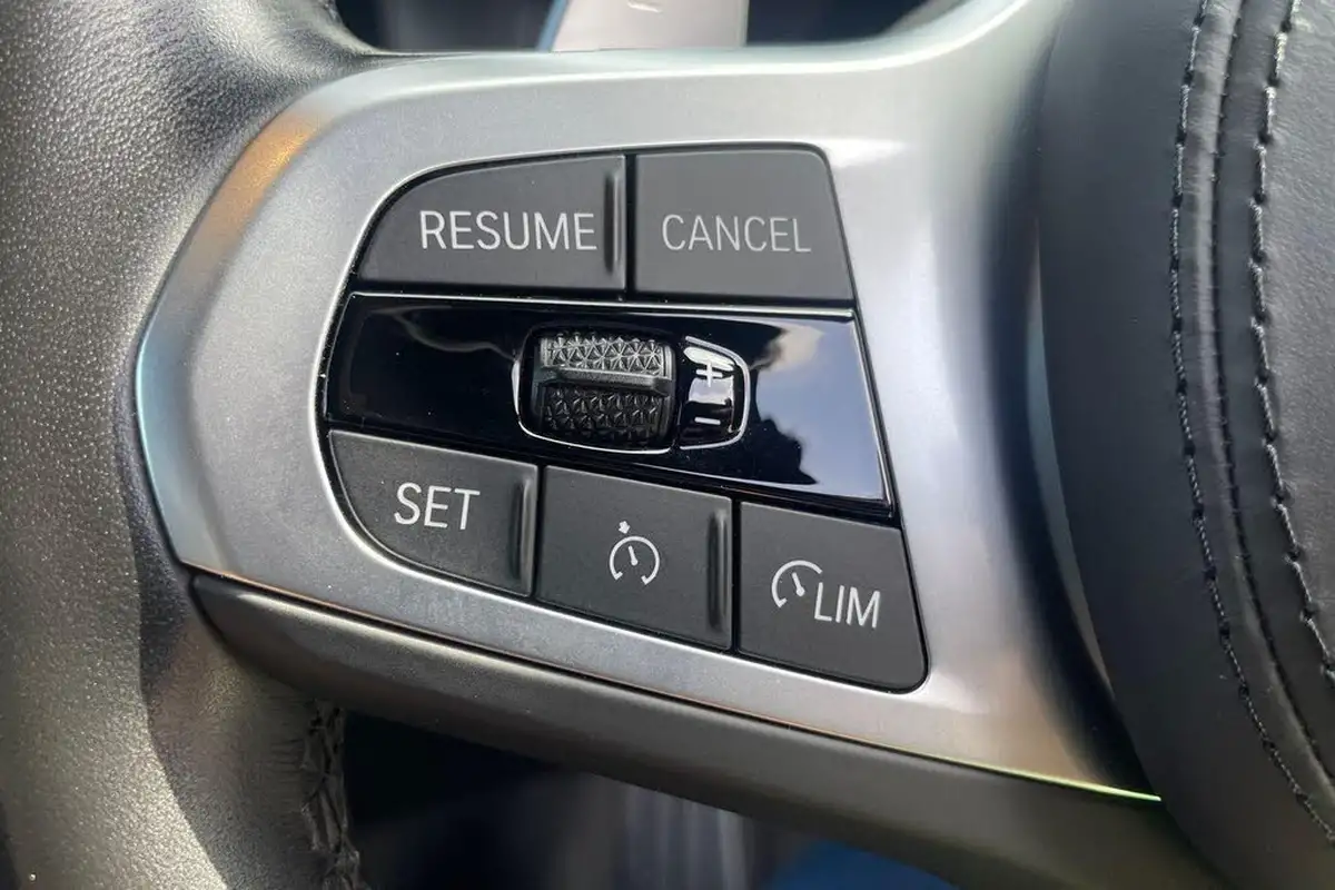 2021-bmw-5-series-20td-520d-m-sport-mht-touring-5d-big-33