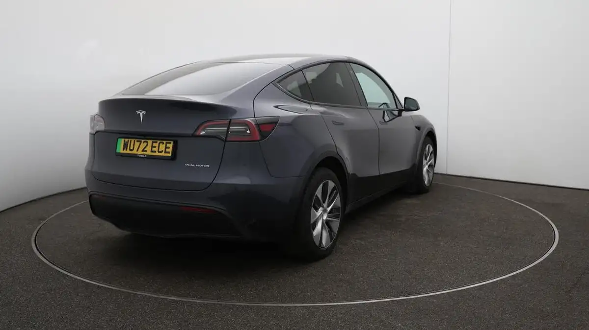2022-tesla-model-y-e-long-range-big-37