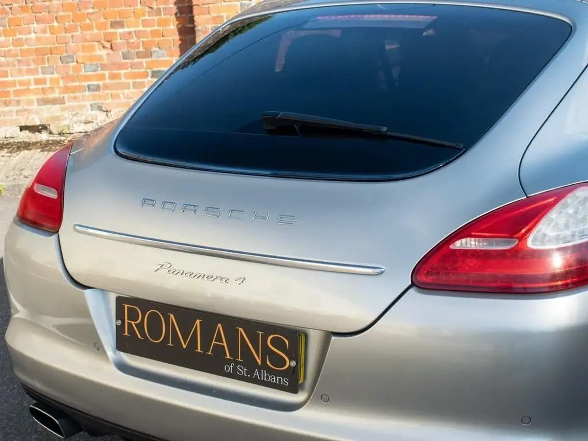 2010-porsche-panamera-36-4-big-17