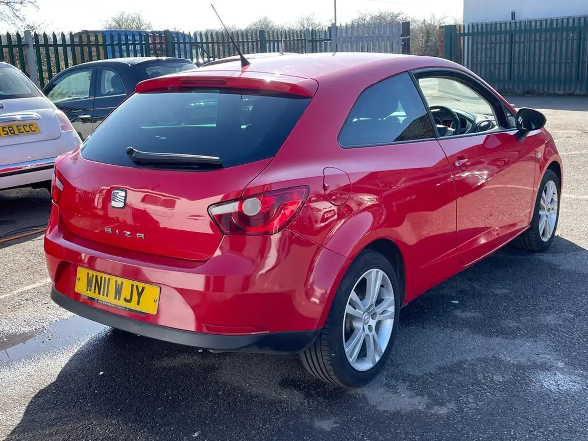 2011-seat-ibiza-14-se-copa-16v-sportcoupe-hatchback-3d-big-6