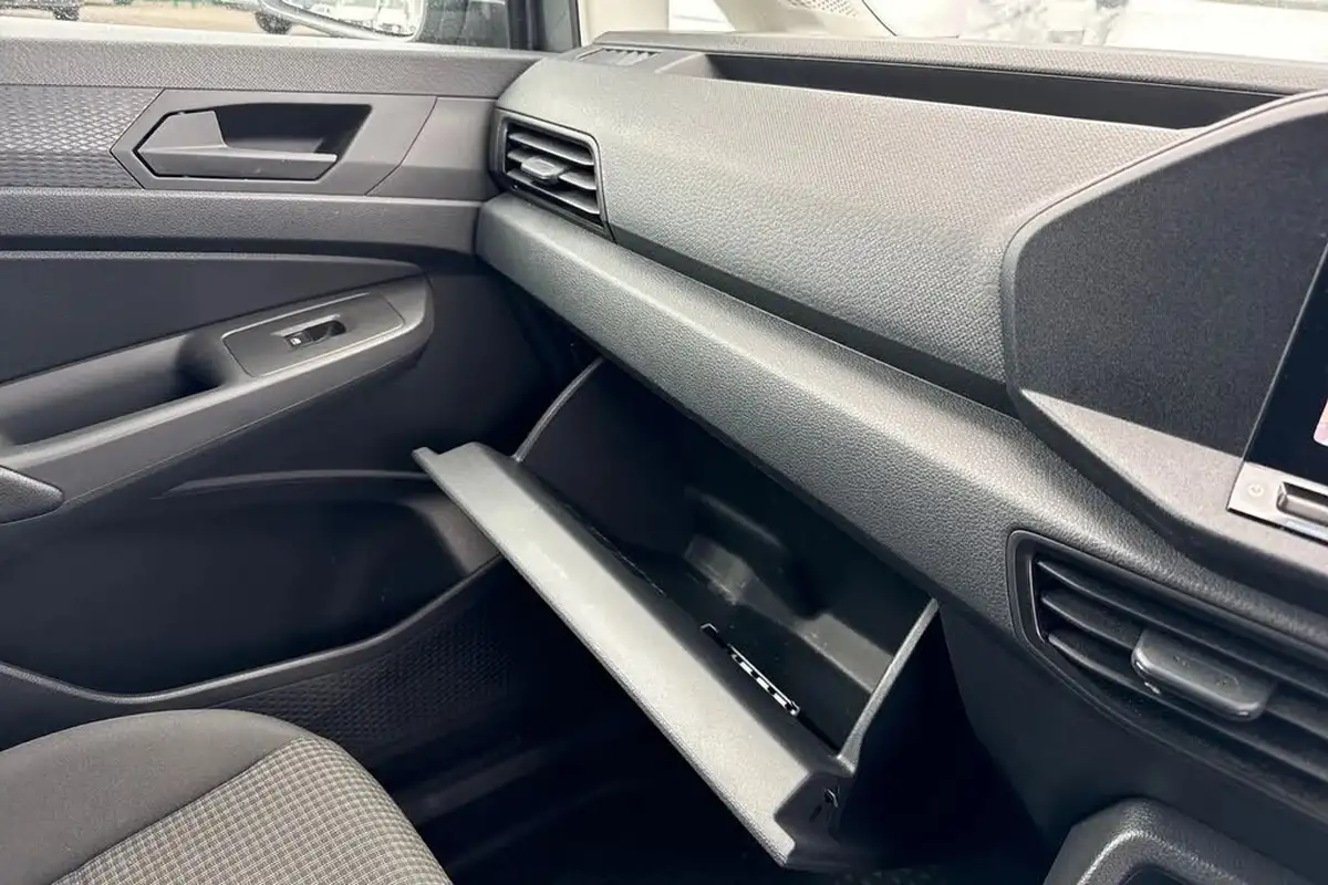 2024-volkswagen-caddy-big-37