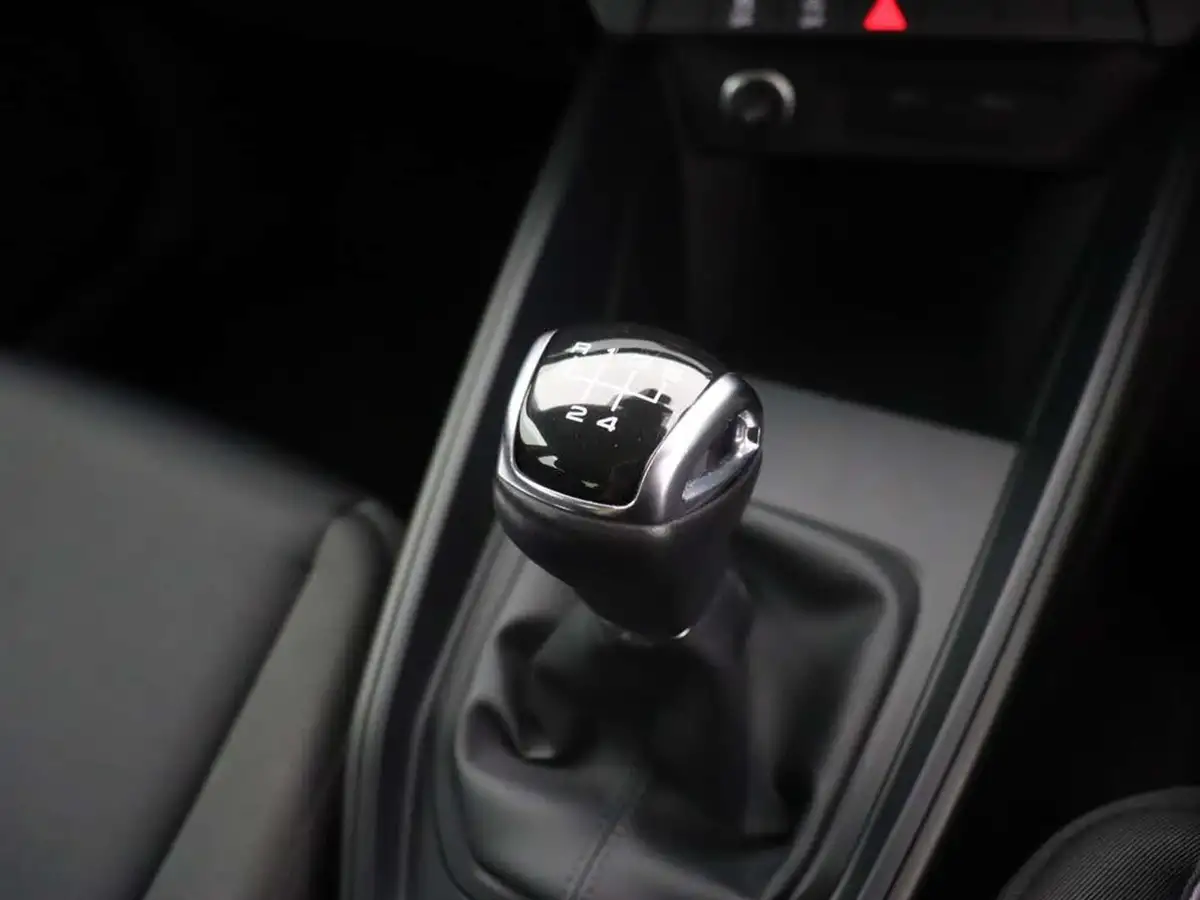 2022-audi-a1-10-25-tfsi-technik-big-27