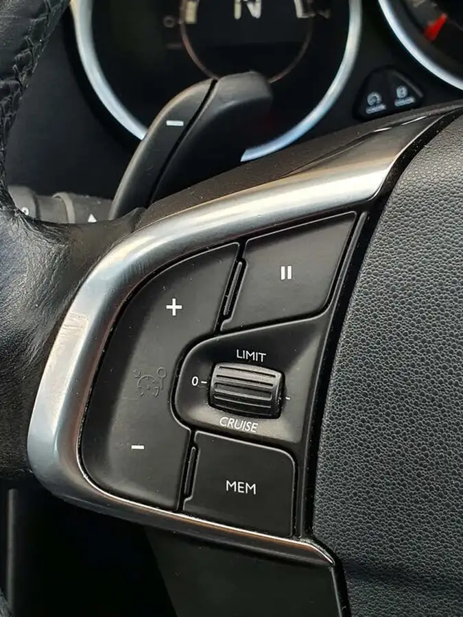 2015-citroen-ds4-16e-hdi-dstyle-nav-etg6-big-30