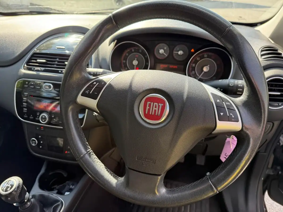 2014-fiat-punto-12-easy-3d-big-13
