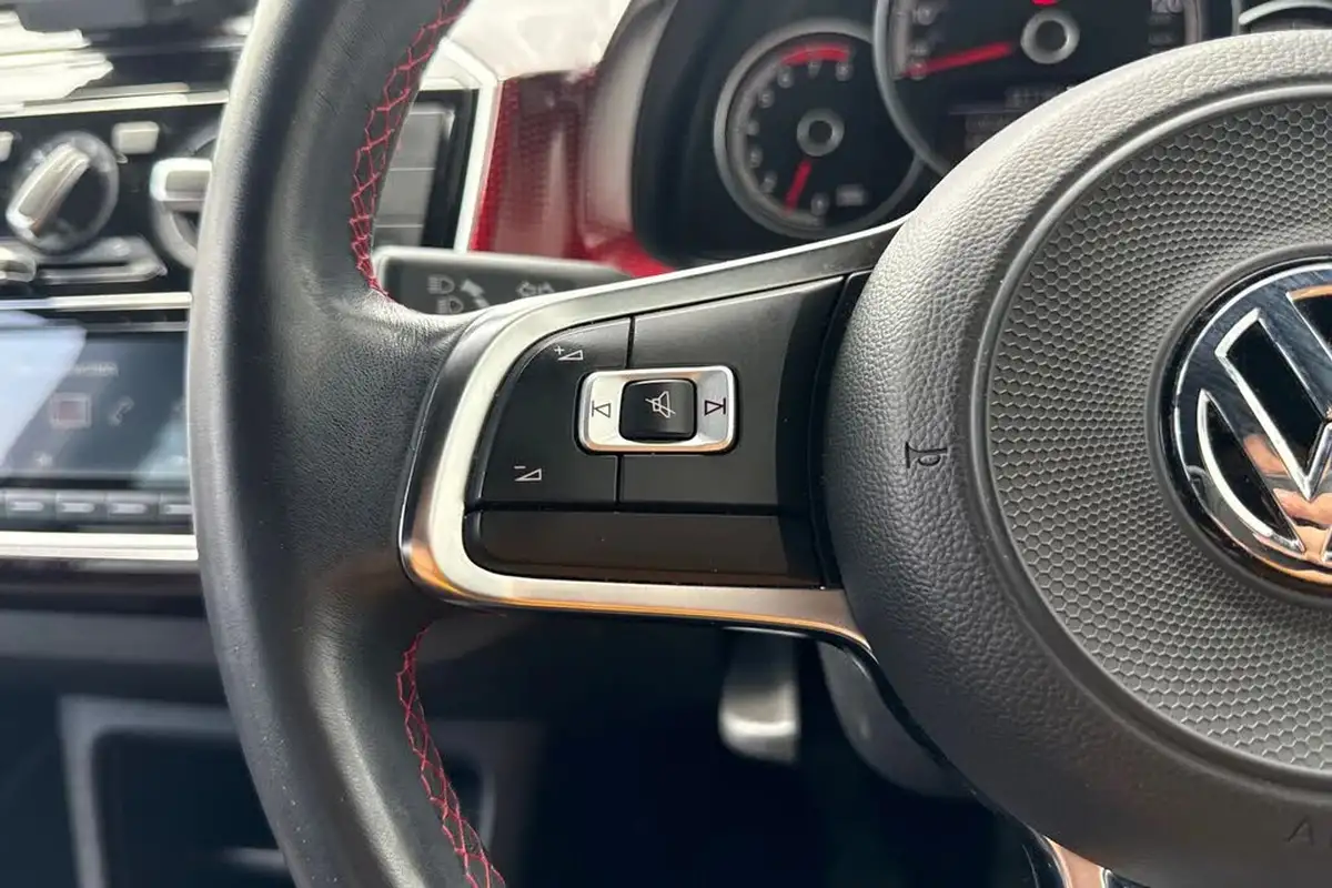2018-volkswagen-up-10-gti-5d-big-57