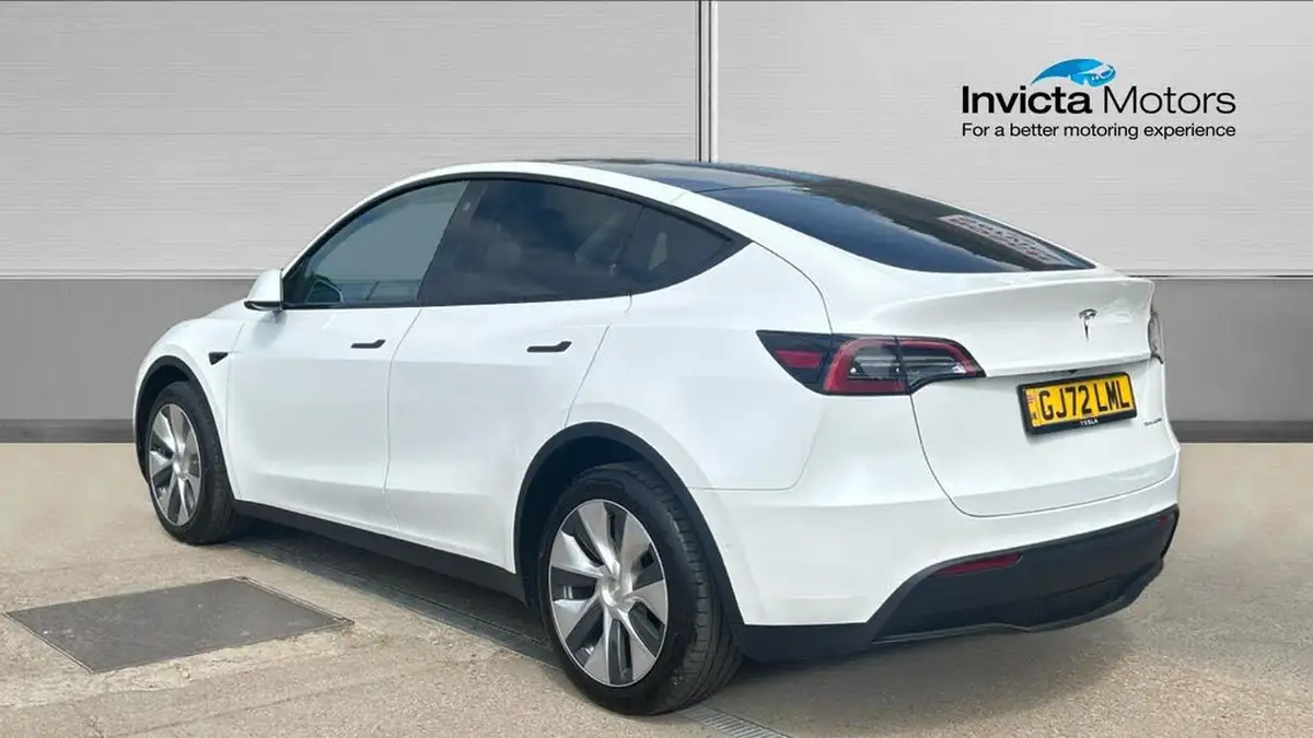2022-tesla-model-y-e-long-range-big-4