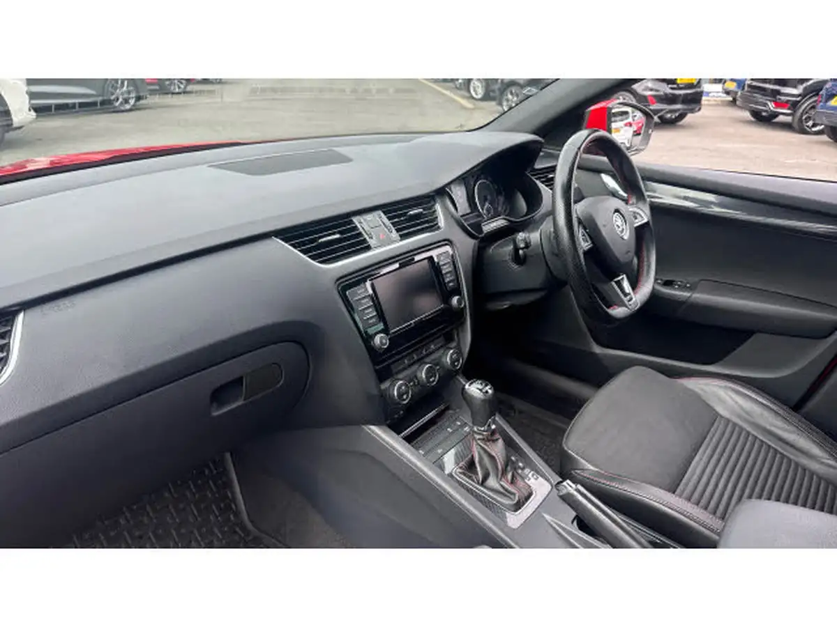 2016-skoda-octavia-20tdi-vrs-hatchback-dsg-big-8