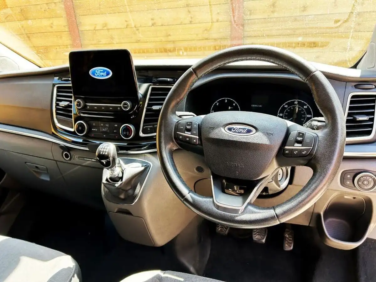 2018-ford-tourneo-custom-20tdci-310-l1-titanium-130ps-big-1