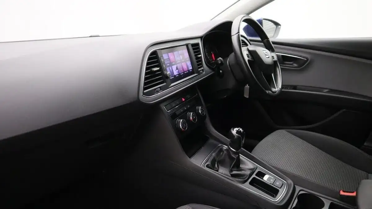 2019-seat-leon-15-tsi-evo-se-dynamic-hatchback-big-4