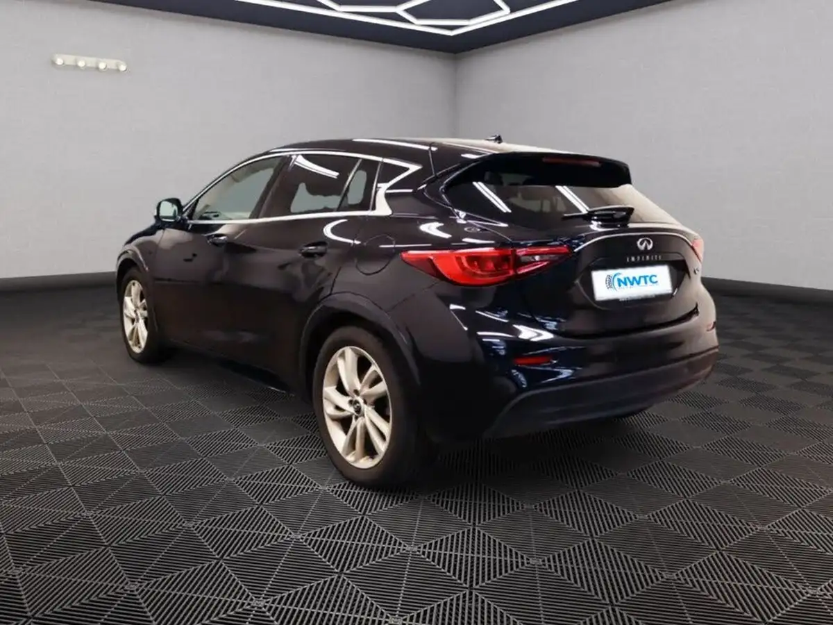 2017-infiniti-q30-15d-business-executive-big-3