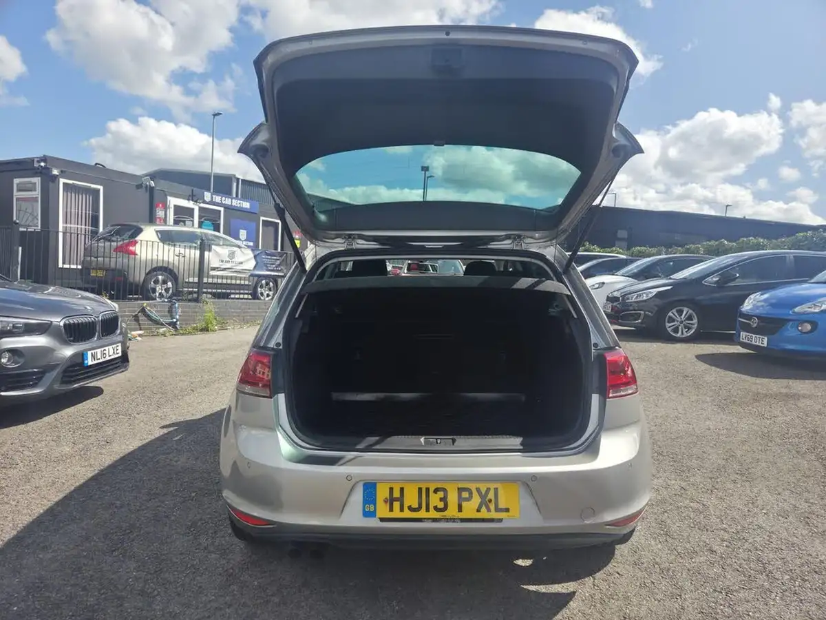 2013-volkswagen-golf-20tdi-gt-ss-hatchback-5d-big-29