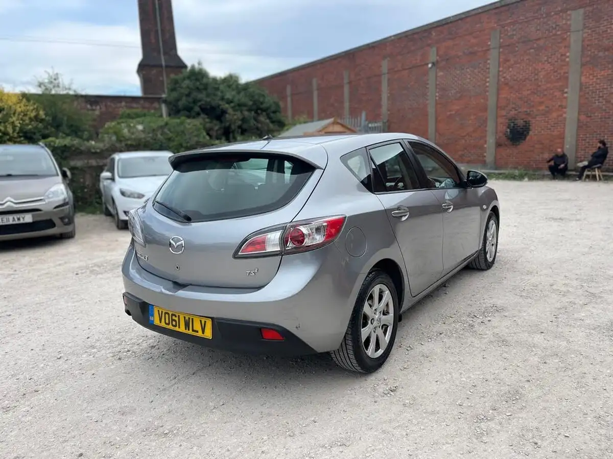 2011-mazda-mazda3-16td-ts2-nav-big-6
