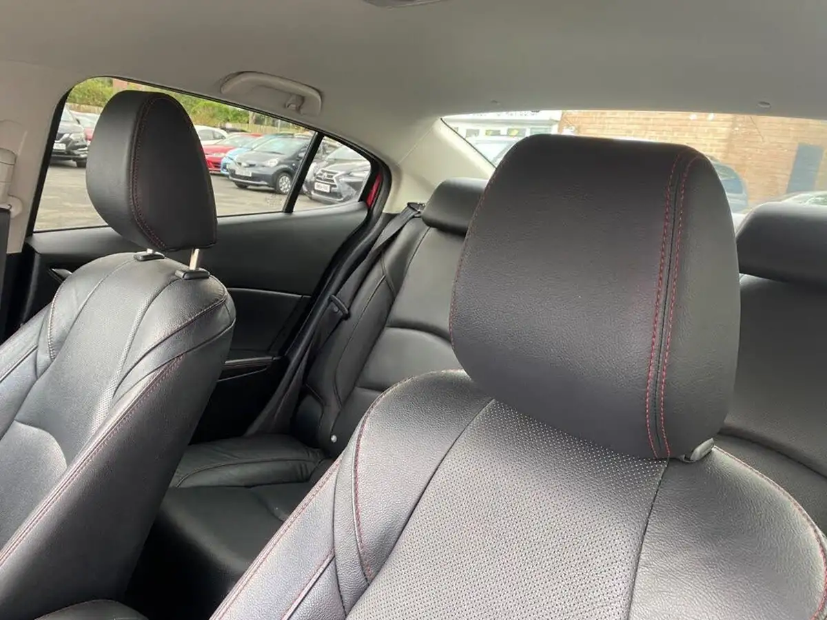 2015-mazda-mazda3-20-sport-nav-120ps-fastback-4d-big-21