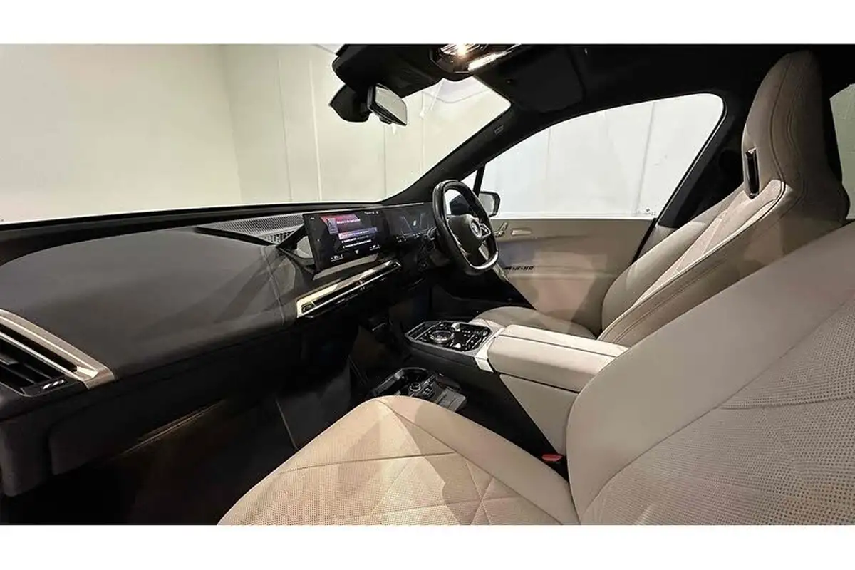 2022-bmw-ix-e-xdrive-40-m-sport-big-21