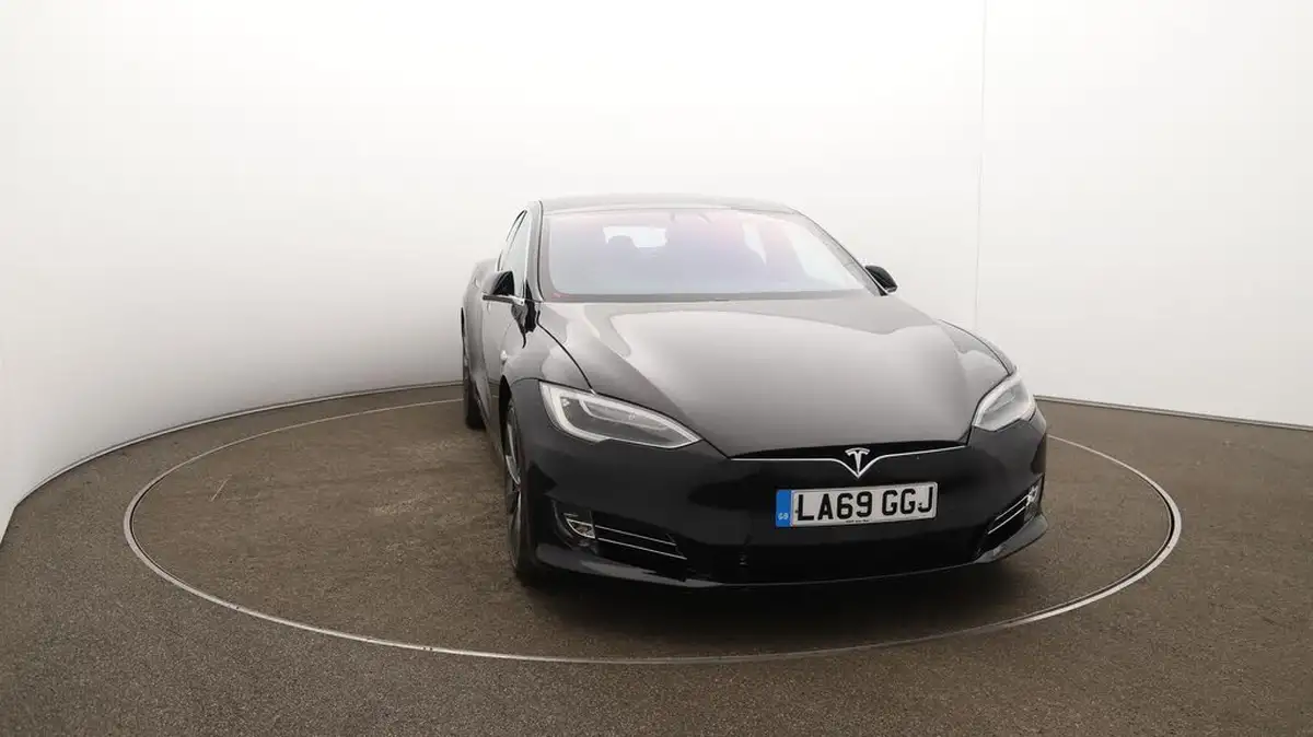 2020-tesla-model-s-e-long-range-big-44