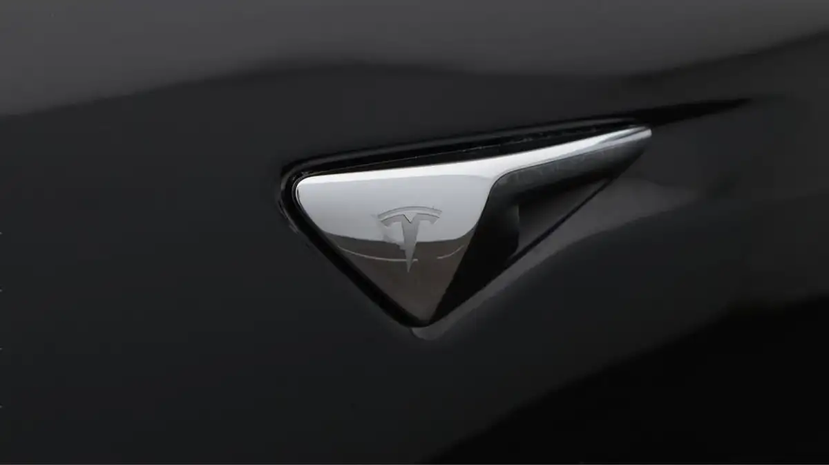 2020-tesla-model-s-e-long-range-big-20