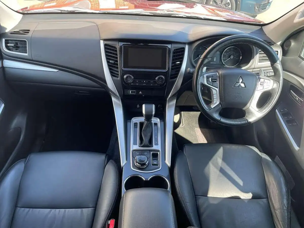 2018-mitsubishi-shogun-sport-24di-d-3-big-10