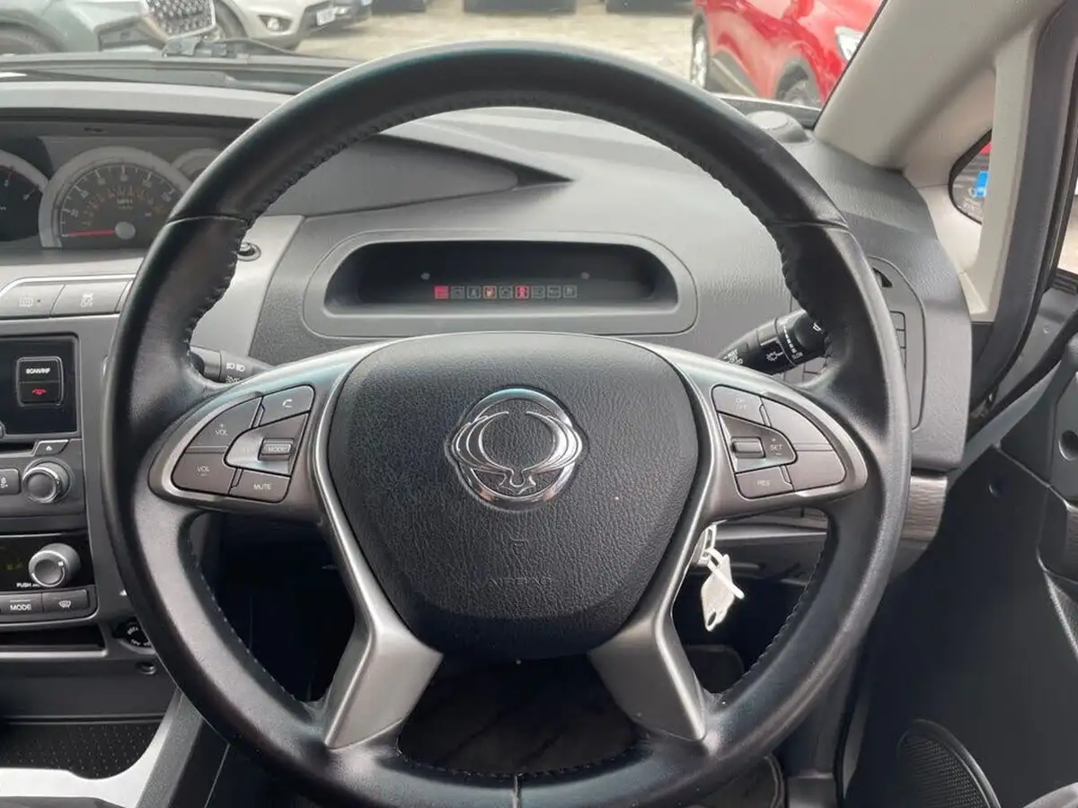 2019-kgm-ssangyong-turismo-22td-ex-big-41