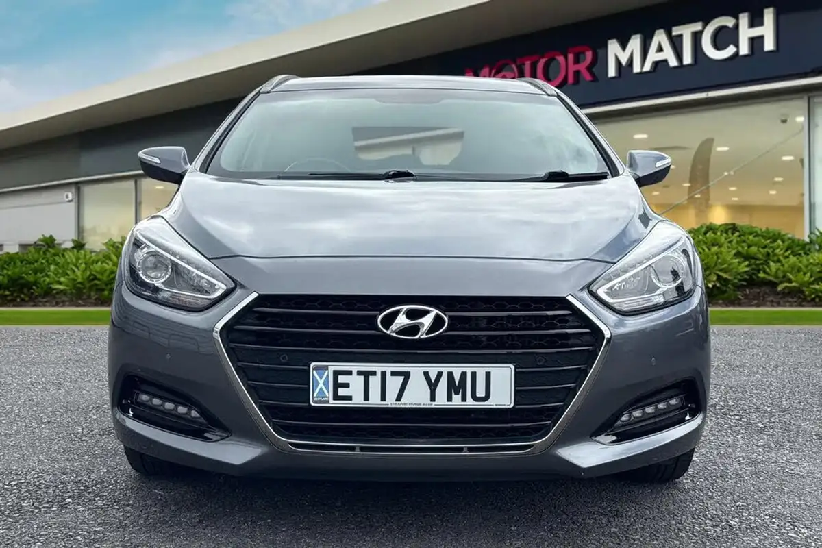 2017-hyundai-i40-17crdi-se-nav-141ps-tourer-5d-big-5