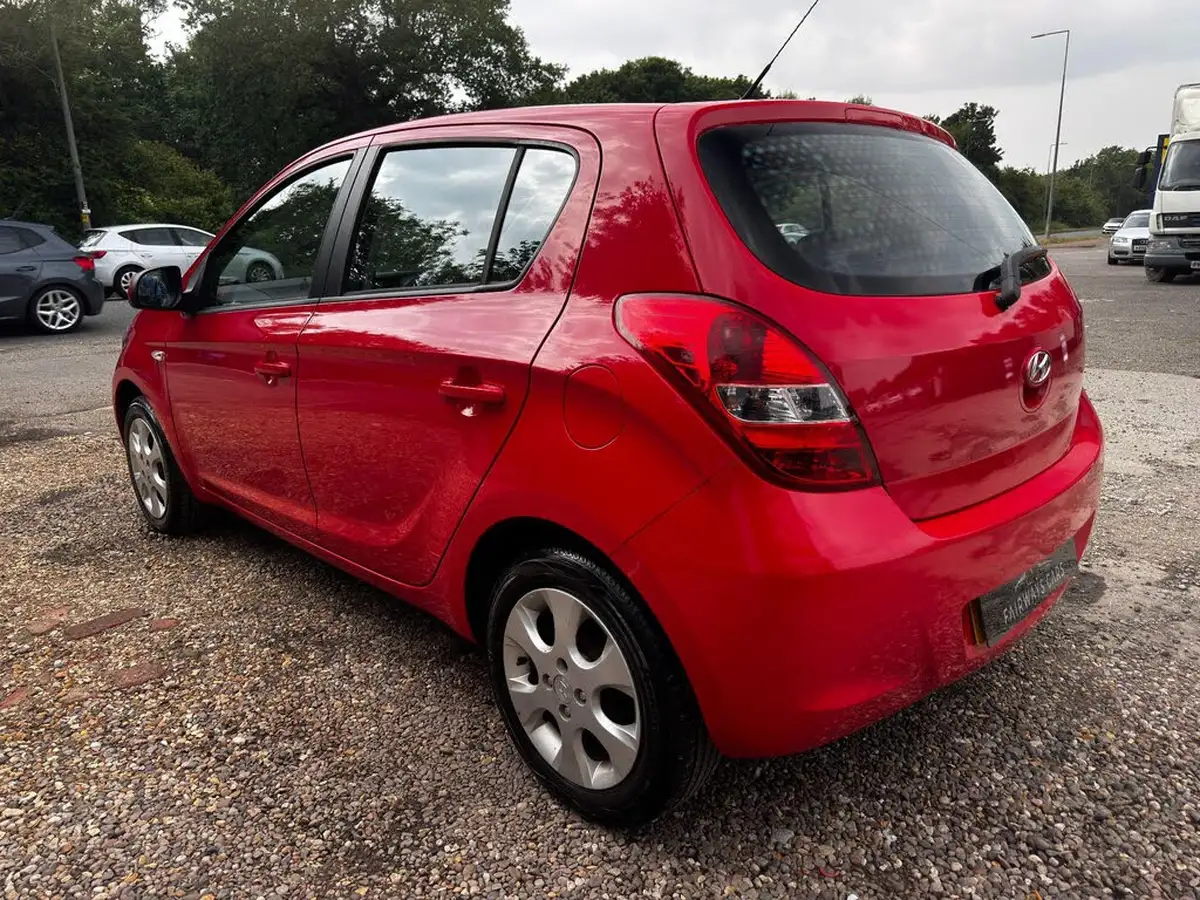 2011-hyundai-i20-14-comfort-5d-auto-big-3