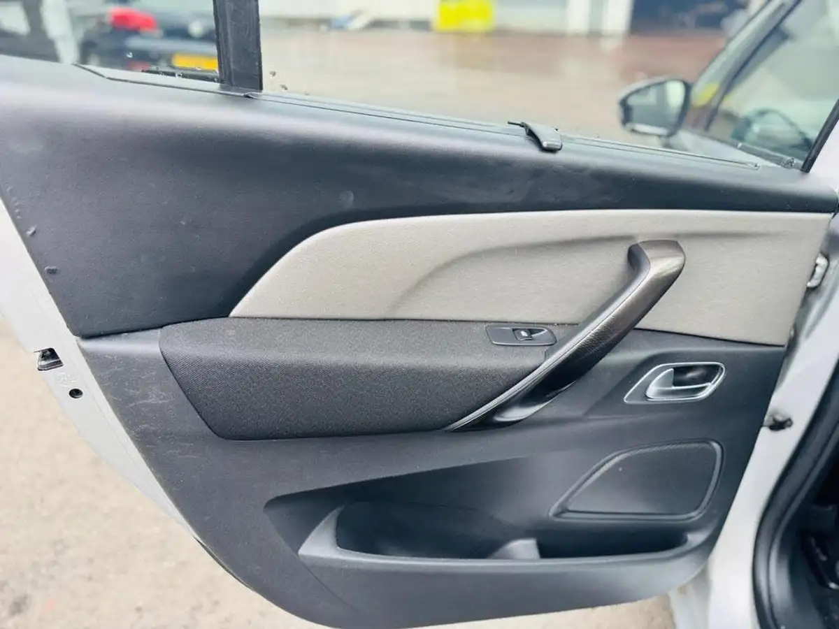 2014-citroen-grand-c4-picasso-16e-hdi-exclusive-big-40