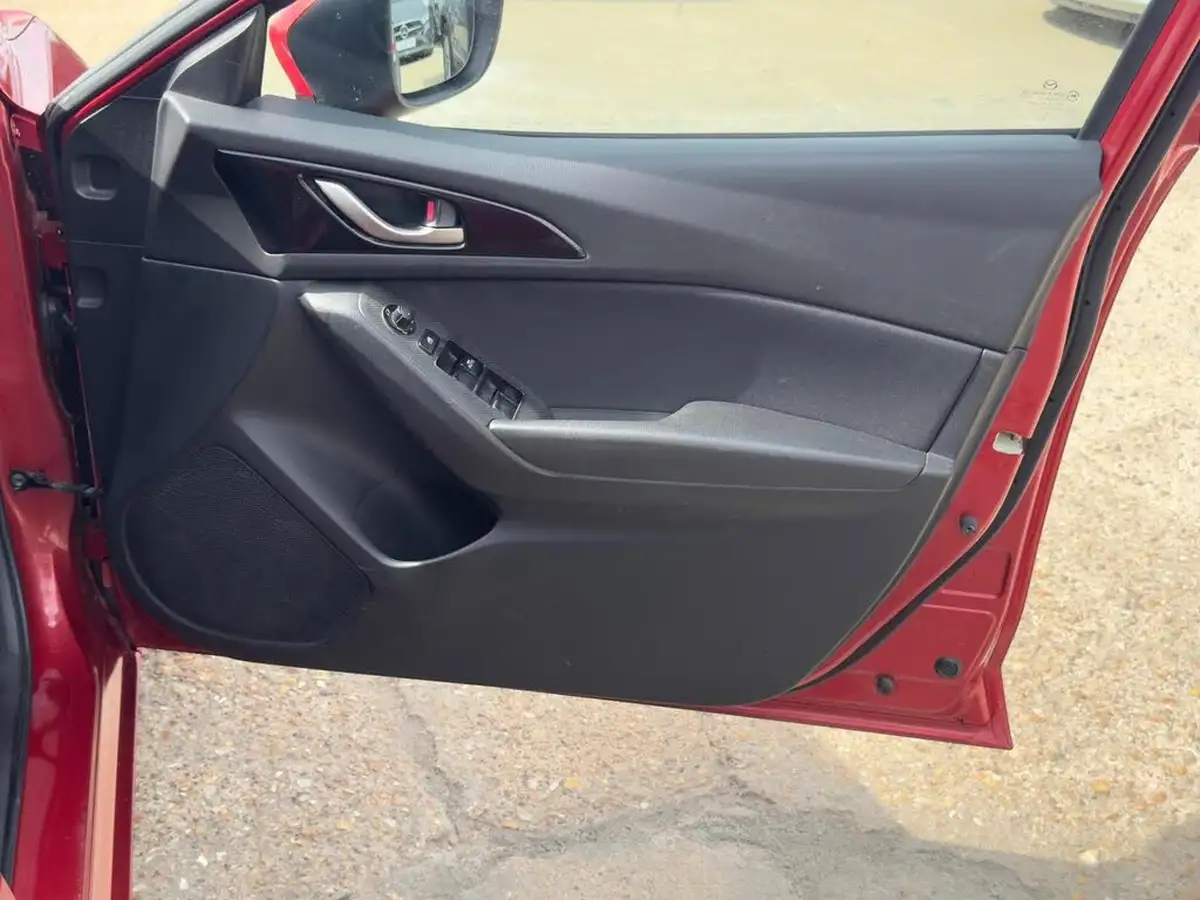 2014-mazda-mazda3-20-se-l-fastback-4d-big-41