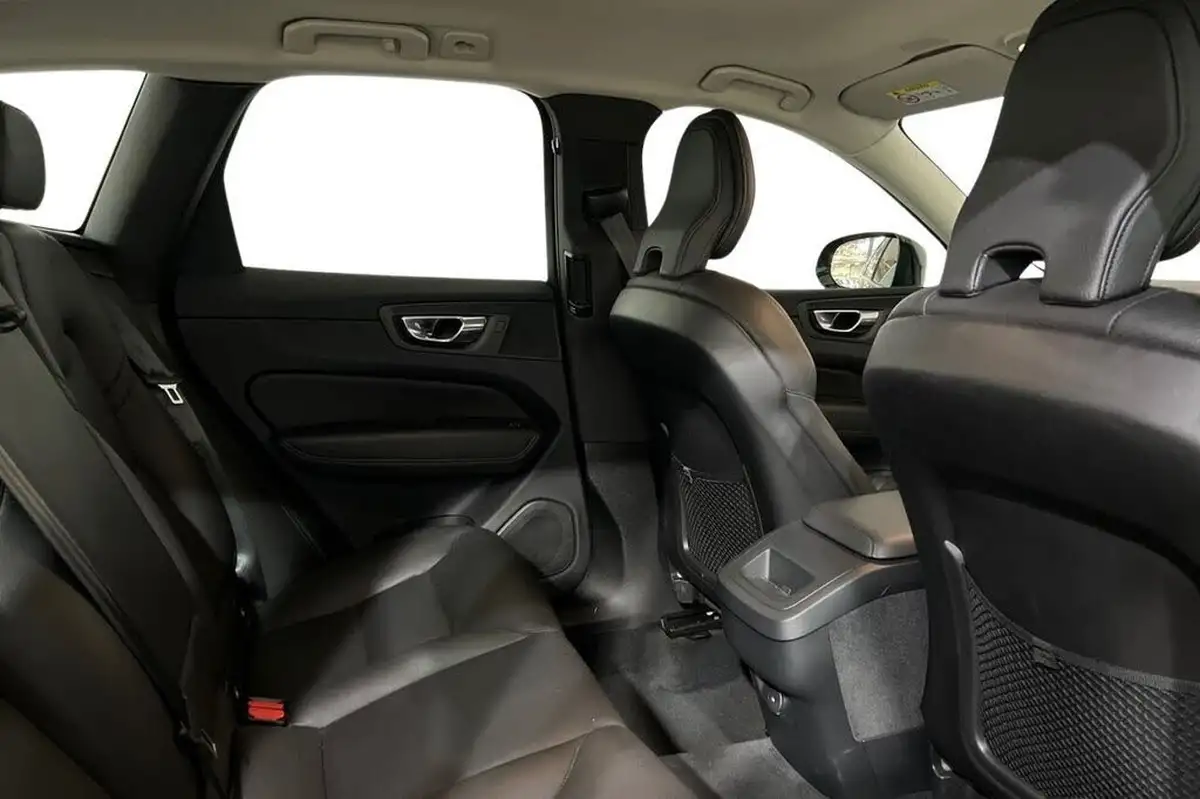 2021-volvo-xc60-20td-b4-momentum-awd-big-9