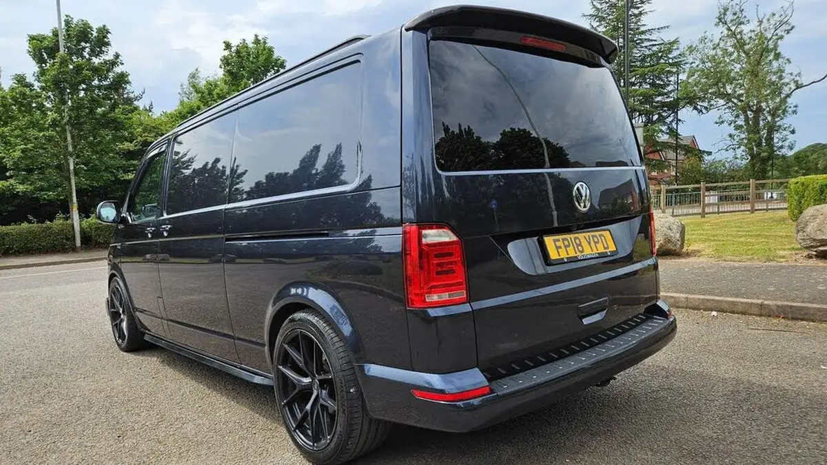 2018-volkswagen-transporter-20bitdi-t30-highline-bmt-swb-panel-van-dsg-big-11
