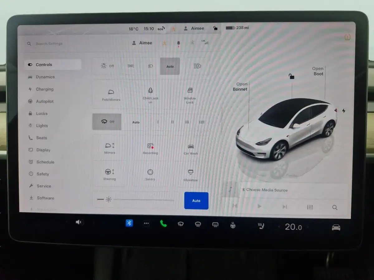 2023-tesla-model-y-e-long-range-big-13