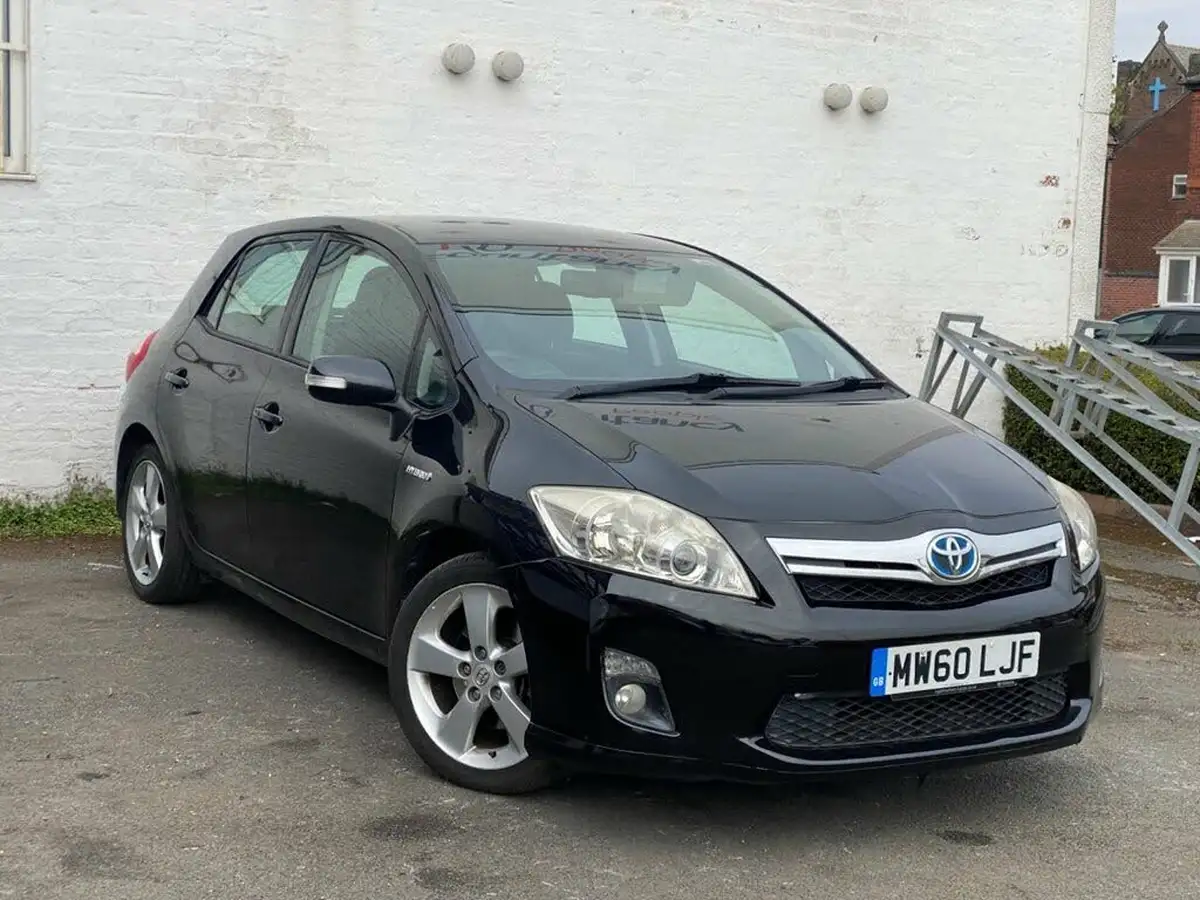 2011-toyota-auris-18-vvt-i-hsd-t-spirit-1798cc-big-0