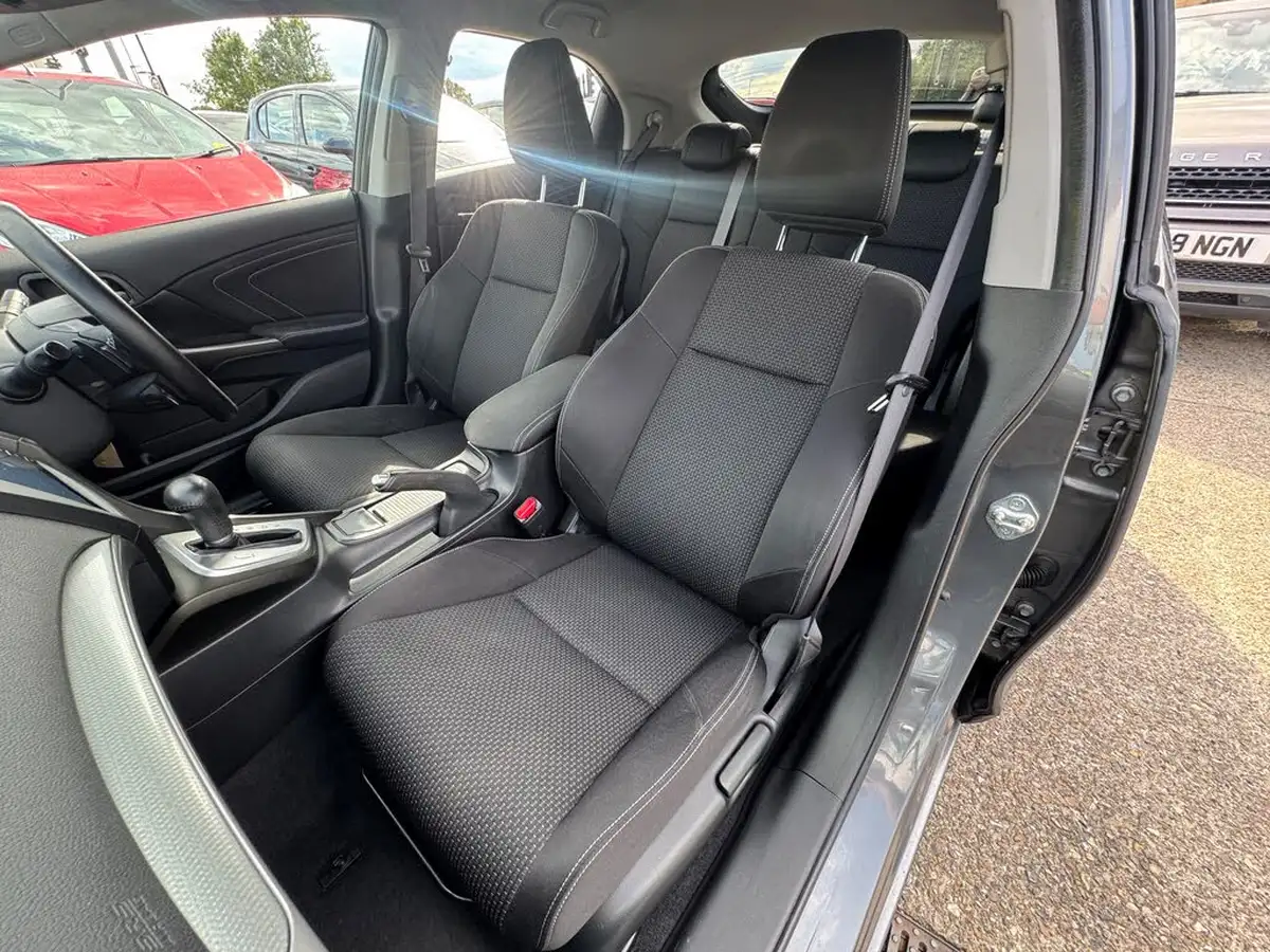 2016-honda-civic-18-i-vtec-se-plus-navi-hatchback-auto-big-44
