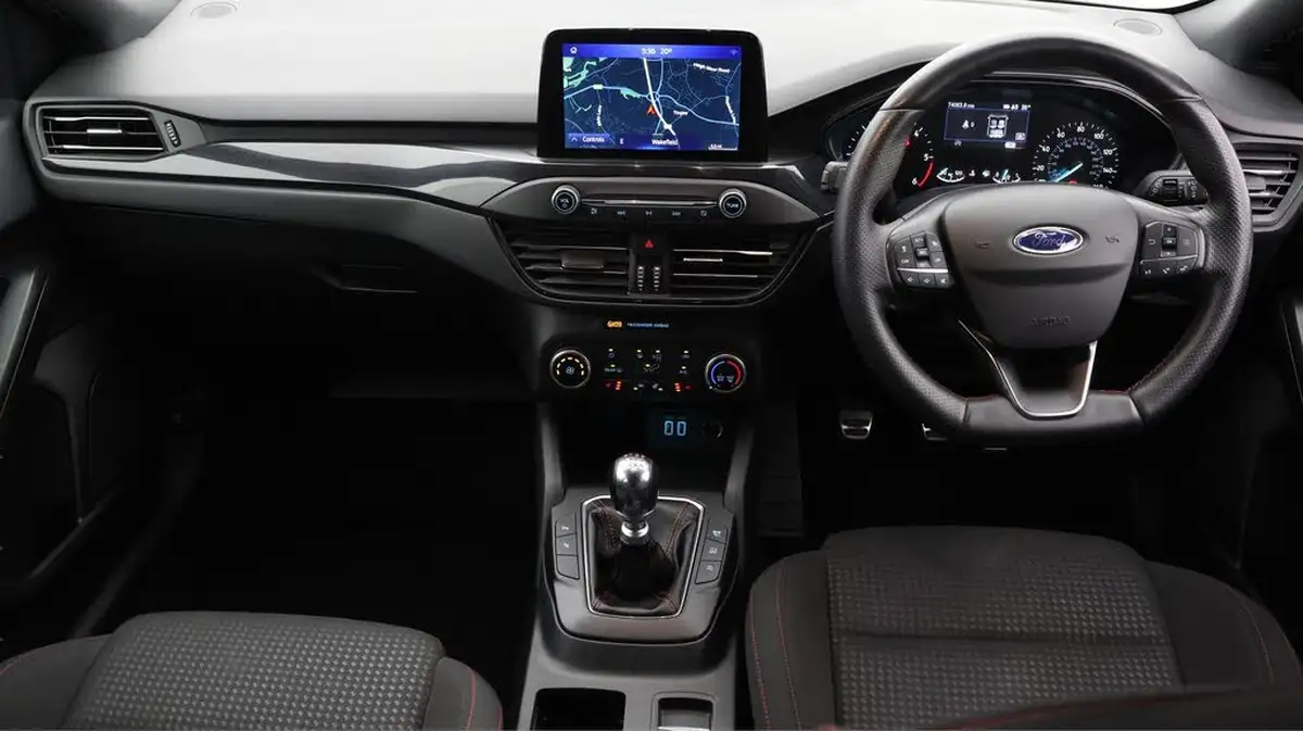 2021-ford-focus-15-st-line-estate-big-13