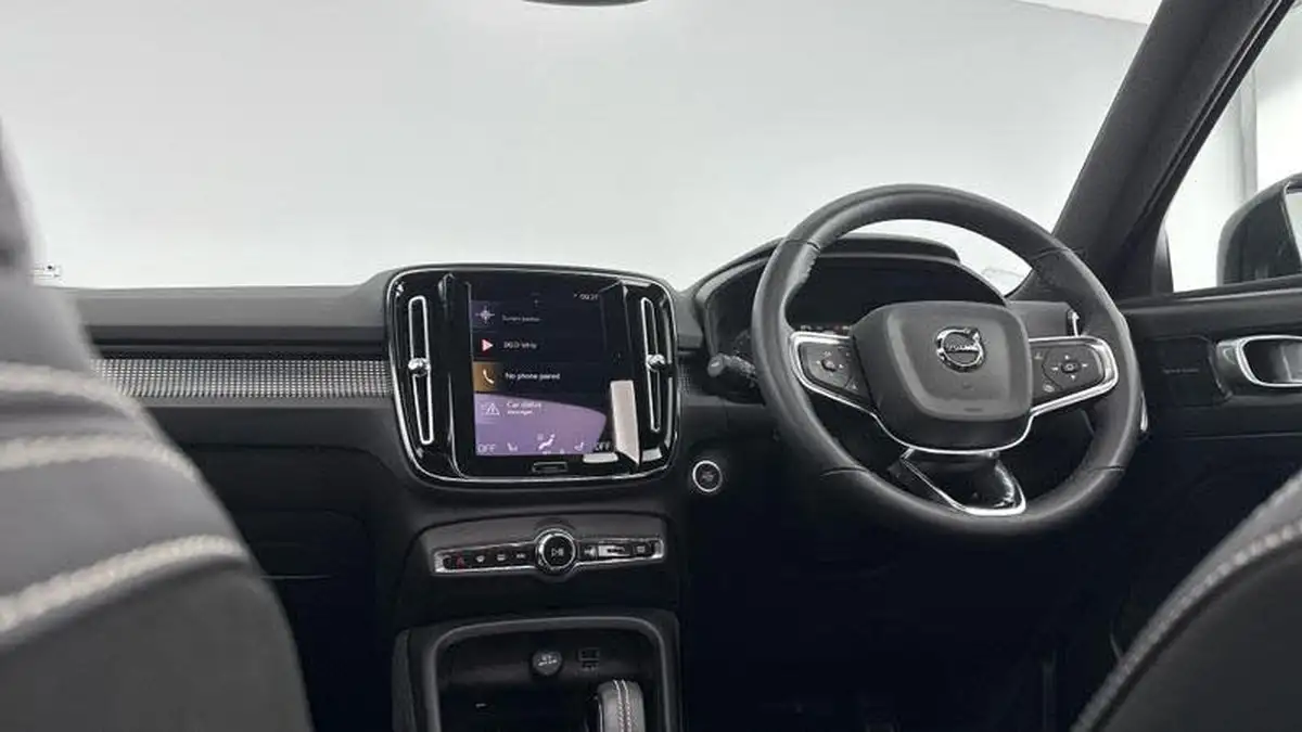 2022-volvo-xc40-15-t3-r-design-auto-big-27