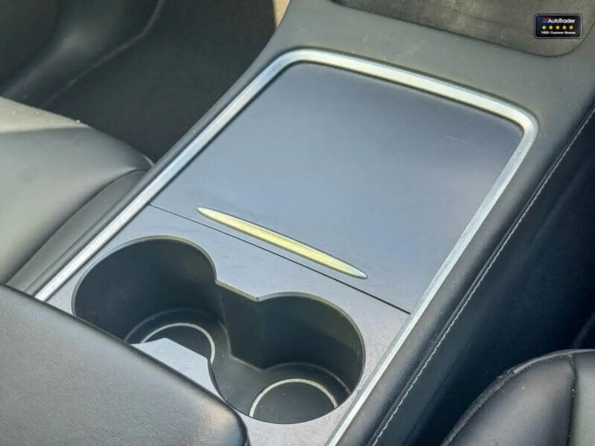 2022-tesla-model-y-e-long-range-big-25