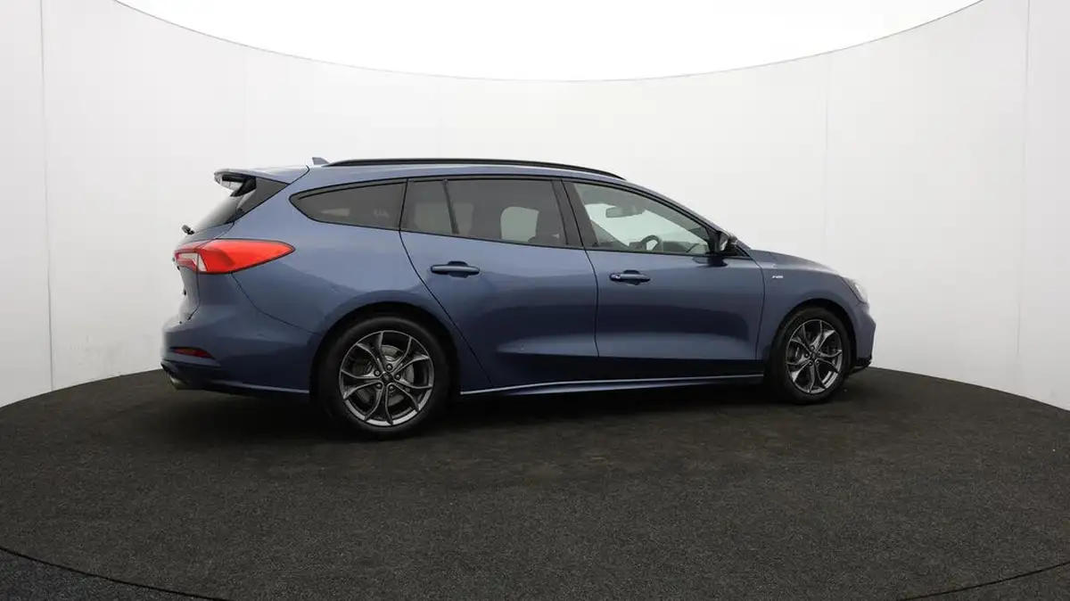 2021-ford-focus-15-st-line-estate-big-37
