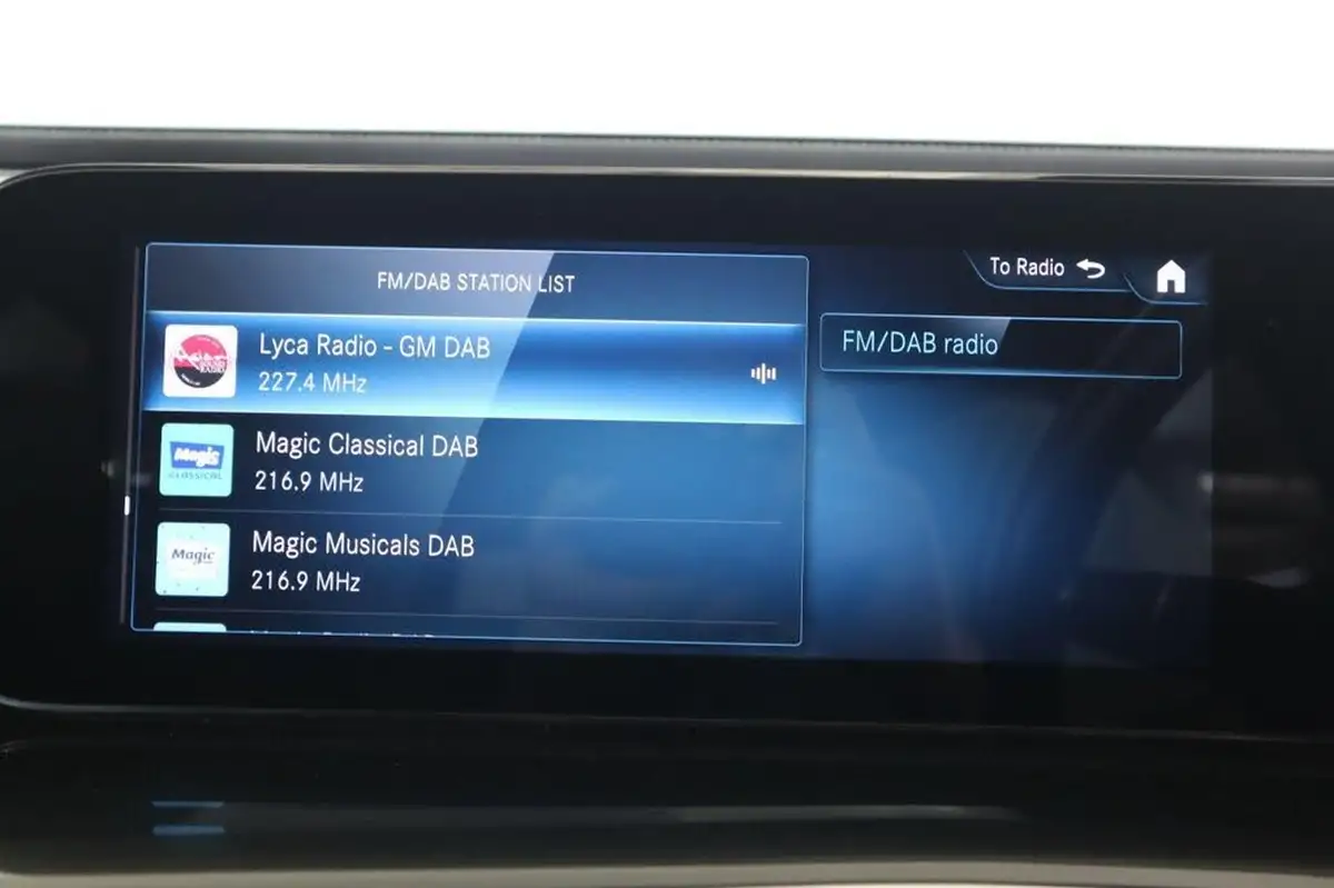 2021-mercedes-benz-eqc-e-eqc-400-amg-line-premium-big-39