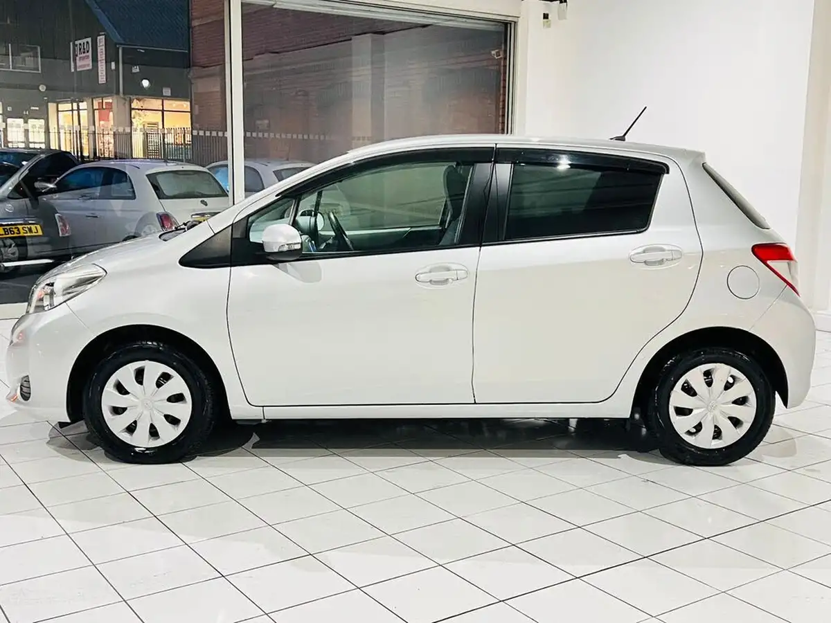 2011-toyota-yaris-133-tr-99bhp-5d-m-drive-s-big-10