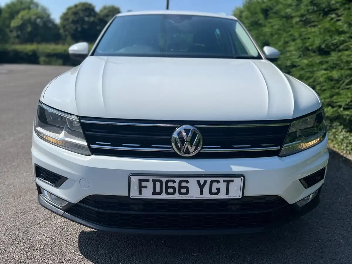 2016-volkswagen-tiguan-20tdi-se-navigation-150ps-4motion-bmt-ss-big-3